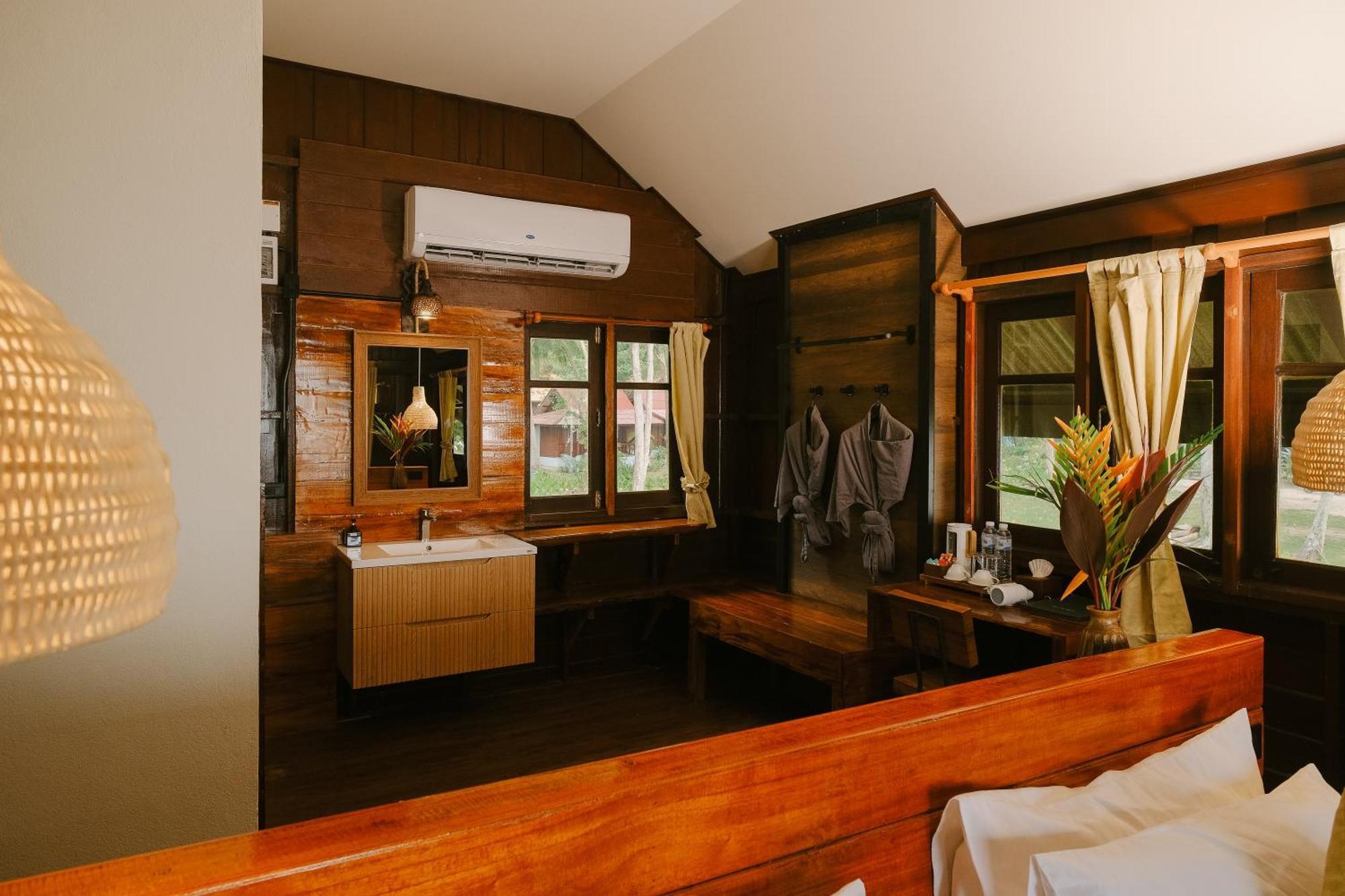 JOY Bungalow Resort&Restaurant Koh Jum Bagian luar foto